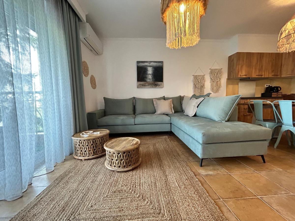 Calliopes By The Sea Boutique Suites Paralia Dionysiou Exteriör bild