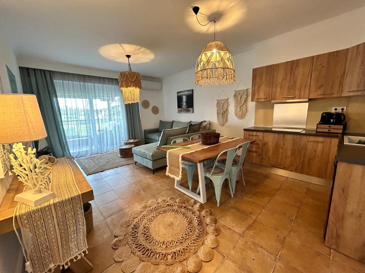 Calliopes By The Sea Boutique Suites Paralia Dionysiou Exteriör bild