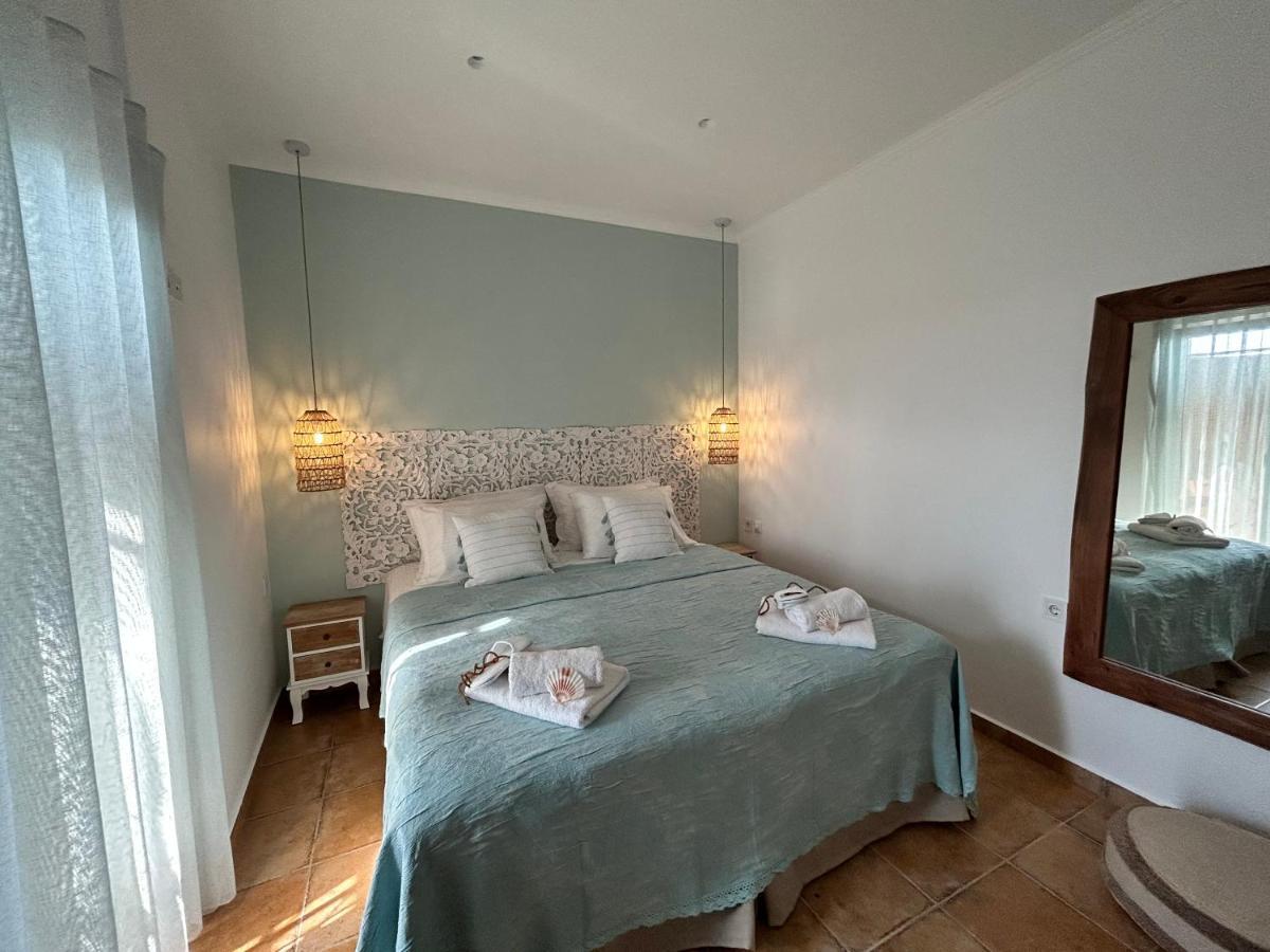 Calliopes By The Sea Boutique Suites Paralia Dionysiou Exteriör bild