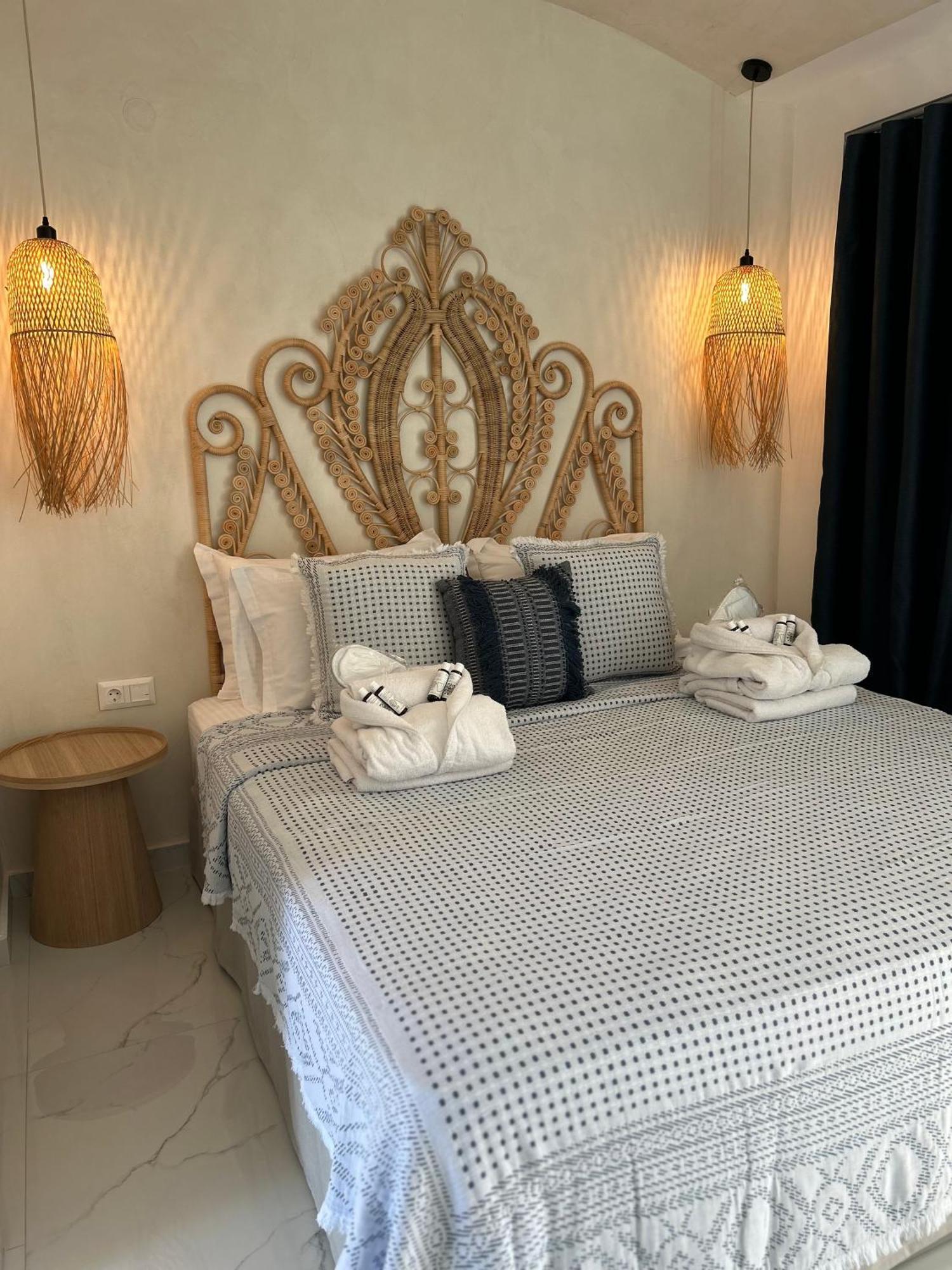 Calliopes By The Sea Boutique Suites Paralia Dionysiou Exteriör bild